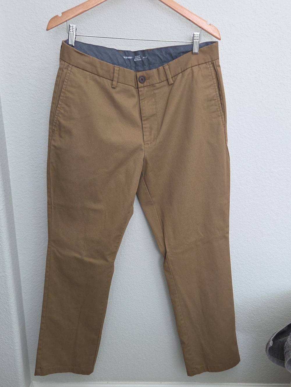 Old Navy Men's Chinos in Tan